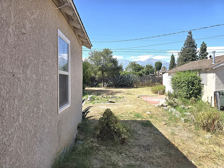 751 E J St — Photo 16