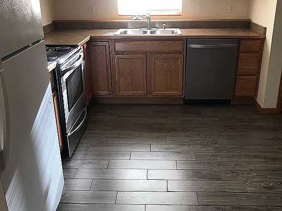 2nd image of 1424 Thaxton Ct APT C