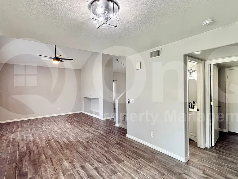 3610 N 106th Ave — Photo 7