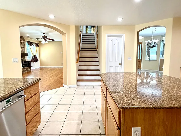 497 Williams St — Photo 22