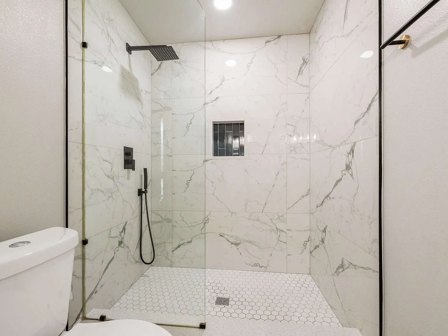 4 bed, 2.0 bath, 1700 sqft, $1,295 — Photo 4