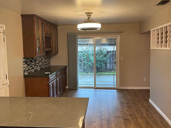 4th image of 621 Glenwood Pl