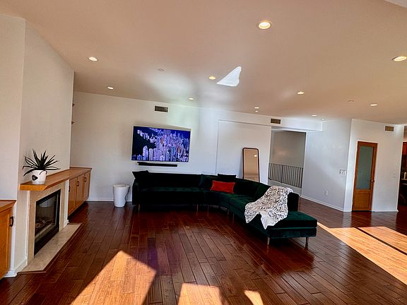 5th image of 2111 S Beverly Glen Blvd #Penthouse 2