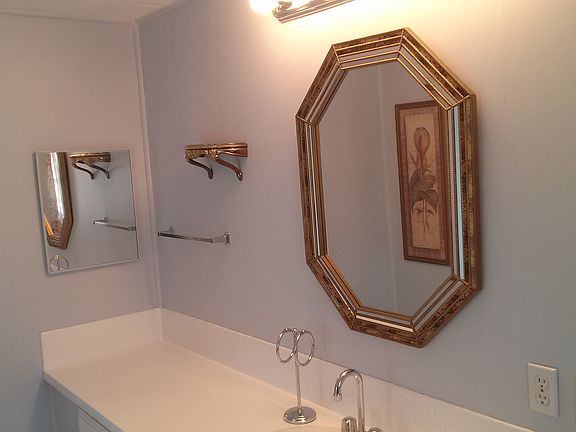 5th image of 93 Chestnut Dr #6