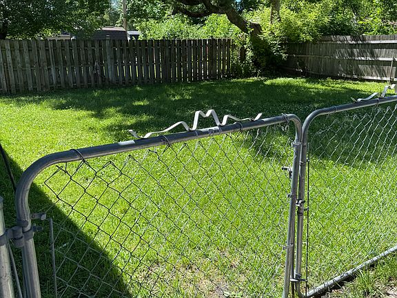2nd image of 1555 Grove Rd