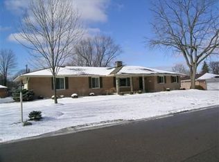 221 Laurel Oak Dr, Dayton, OH 45459