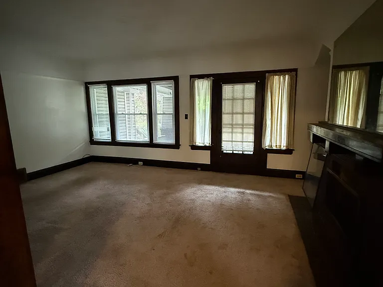 1890 Mannering Rd #1 — Photo 9