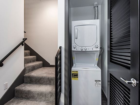 5th image of 646 N Hobart Blvd #2