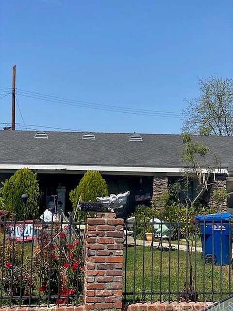 2nd image of 1415 Angelcrest Dr