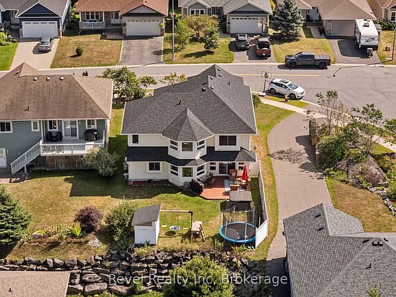 2nd image of 5 Avery Ct