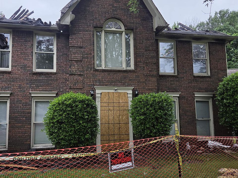 2nd image of 429 Spruce Glen Dr