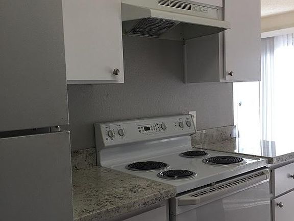 5th image of 285 Tradewinds Dr APT 4