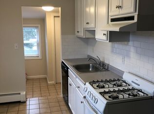 11 Old Field Point Rd APT 3B, Greenwich, CT 06830