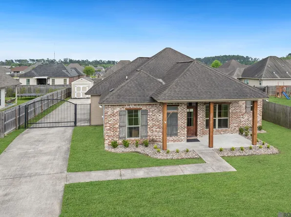28274 Lake Bruin Dr, Livingston, LA 70754