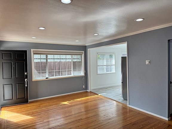 3rd image of 1366 Sierra St