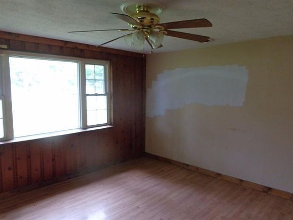 2nd image of 6585 Market St