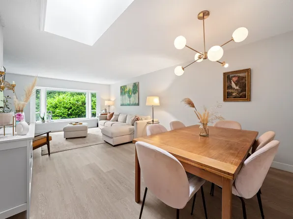 3381 Flagstaff Pl, Vancouver, BC V5S 4K9