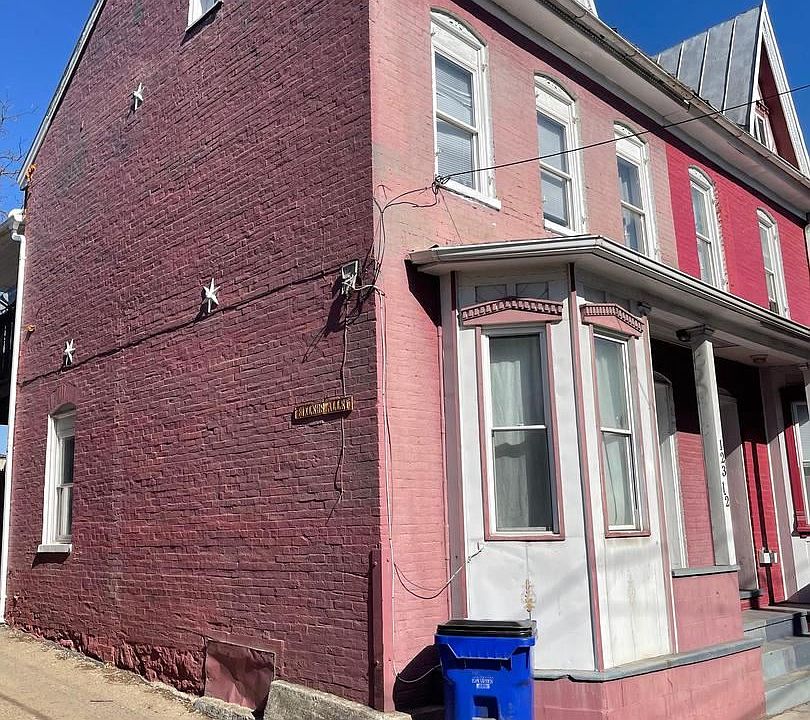 1st image of 123 1/2 S Locust St