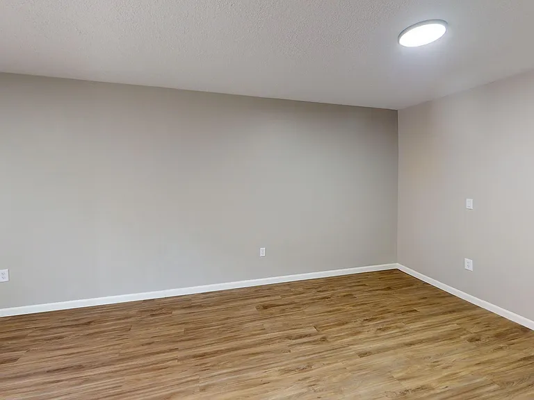 Duck Creek Apartments — Photo 29