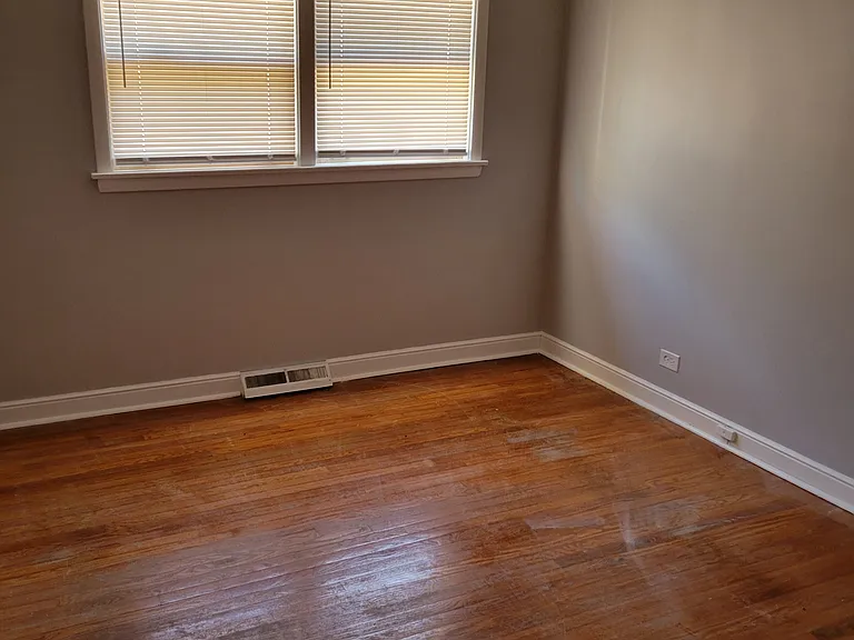 9035 S Euclid Ave #HOUSE — Photo 10