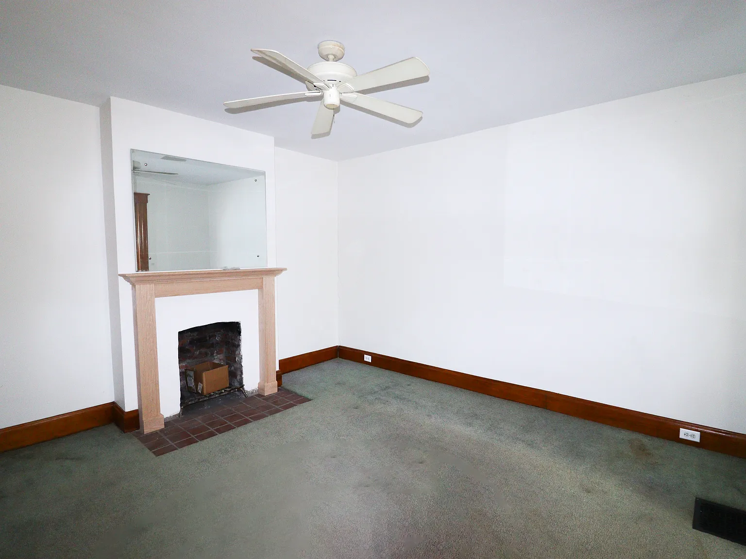5 bed, 2218 sqft, $1,999 — Photo 4