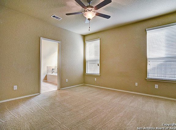 4th image of 604 Saddlehorn Way