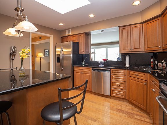 5th image of 1025 S Fernandez Ave APT 4A