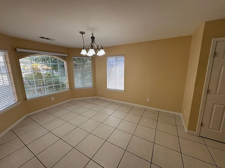 703 W Russell Ave — Photo 19