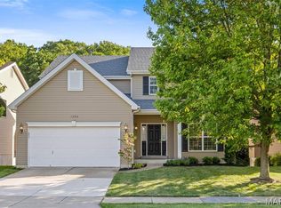 1372 Red Oak Plantation Dr, Ballwin, MO 63021