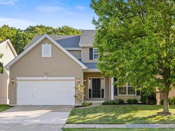 1372 Red Oak Plantation Dr, Ballwin, MO 63021