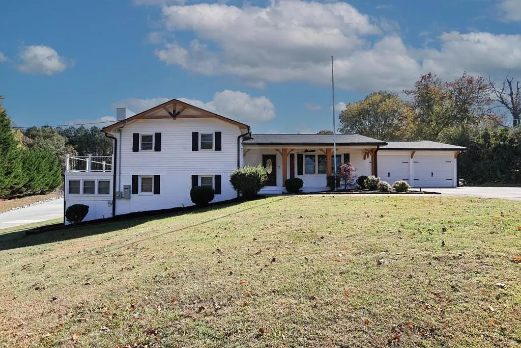 3 bed, 2.0 bath, 1550 sqft, $2,000 — Photo 1