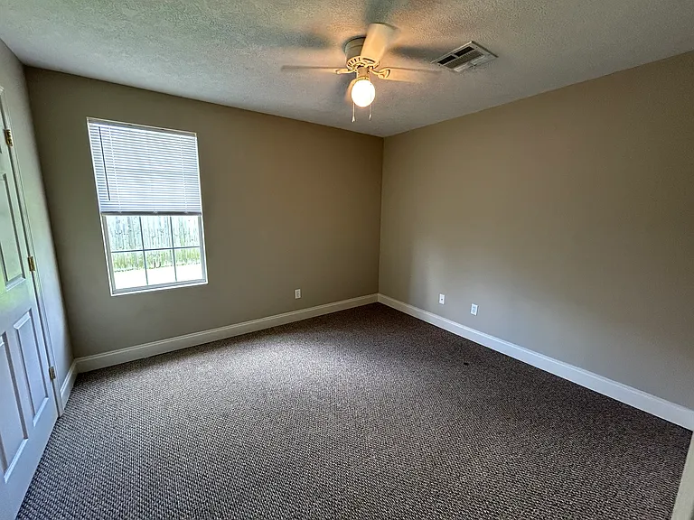 5029 Hawthorn Dr — Photo 6
