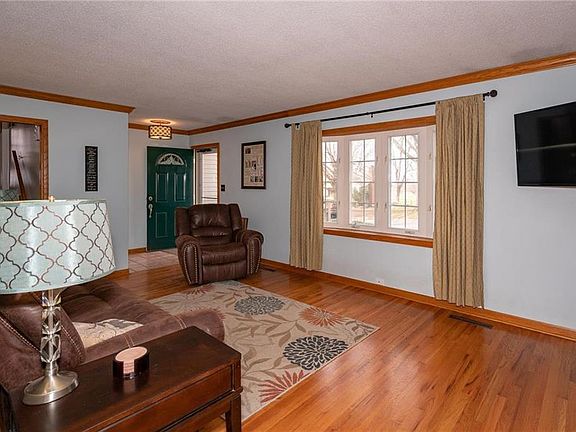 5th image of 4729 Hedges Ave
