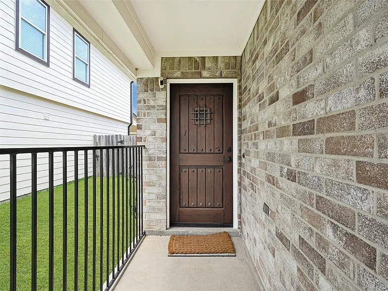 9825 Hyacinth Way — Photo 3