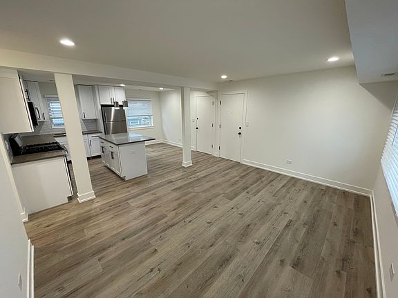 2nd image of 4628 N Winchester Ave #1W