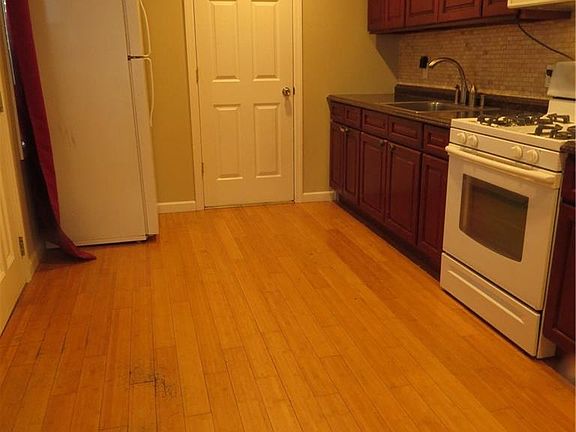5th image of 116 Webster Ave #1R