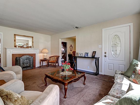 5th image of 2727 Mayflower Ave