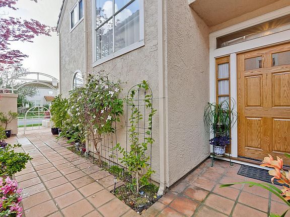 3rd image of 3035 Calle De Las Flores