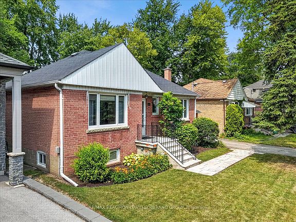 2nd image of 42 De Quincy Blvd