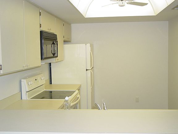 5th image of 3820 W Azeele St Unit 205