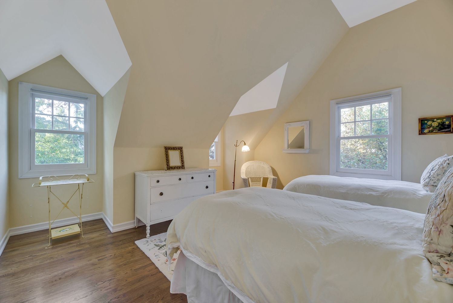 UPSTAIRS GUEST BEDROOM