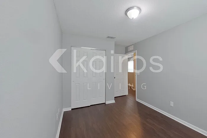 1319 Mull St — Photo 15