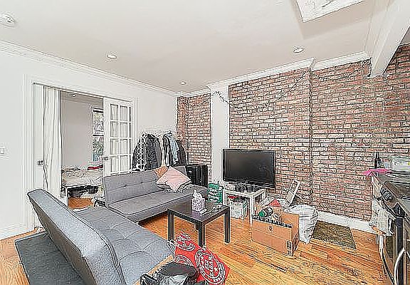 4th image of 233 E 82nd St APT 2C