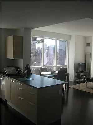 Sold by R New York | media 5