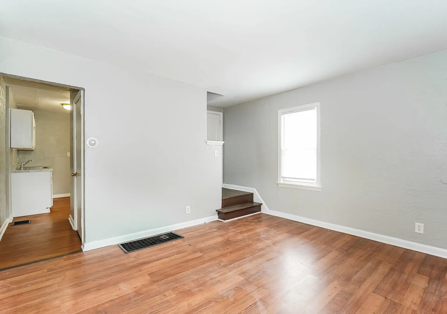 1732-1734 E Whittier Street — Photo 3