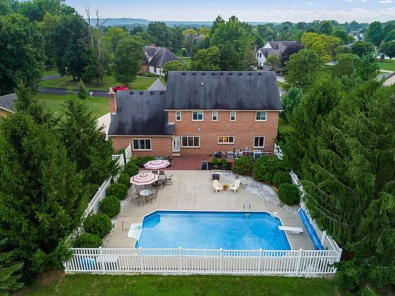 3rd image of 7720 Laurelwood Dr NW