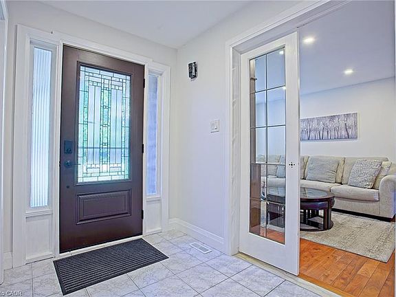 5th image of 39 Ainsworth St
