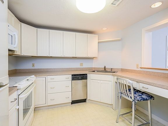 3rd image of 2218 Heatherwood Unit 2218