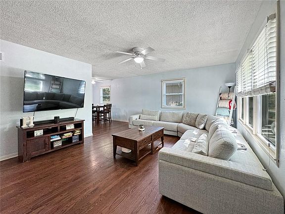 4th image of 14610 Clemstone Dr