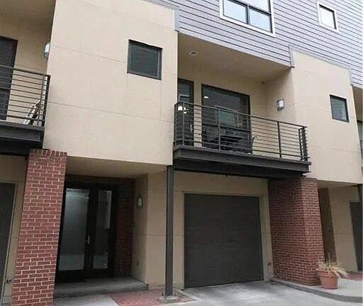 5th image of 4551 Washington St